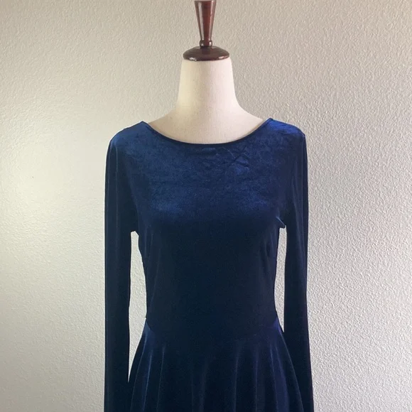 90’s Vintage Windsor Navy Blue Velvet Skater Dress- Size Medium - Picture 2 of 9